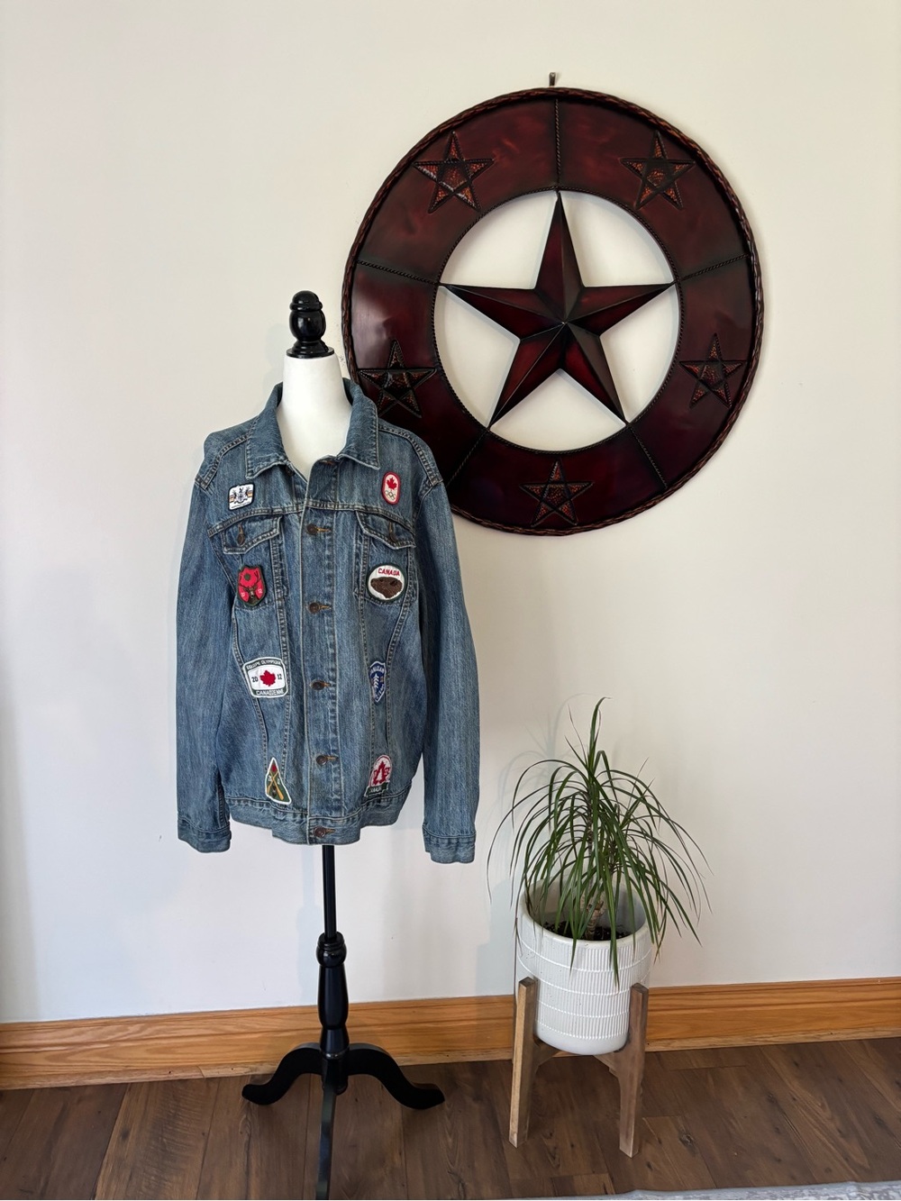 Hudson Bay Co. 2012 CollectableVintage Olympic Denim Jacket/ Canadian Patches
Lg - Picture 10 of 10